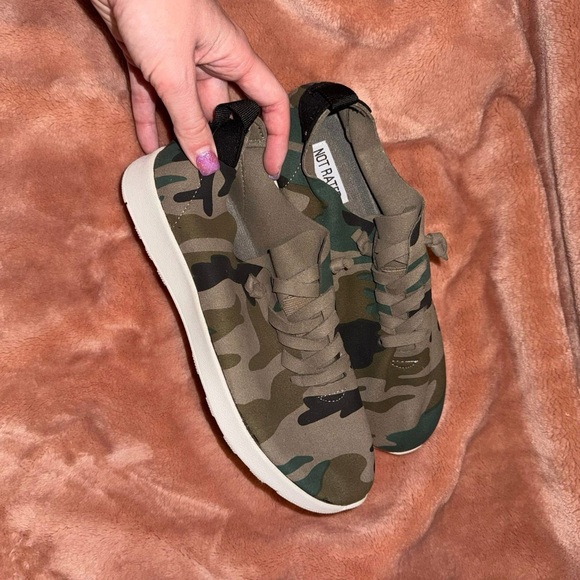 Not Rated Women's Camouflage Sneakers, size 6.5, new never worn! So comfy! Cute! - Picture 5 of 5
